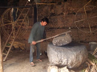 Grinding gunpowder in the Peruvian Andes
