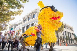 UC Santa Cruz alumni paraded with a 12-foot Sammy the Slug balloon sculpture 