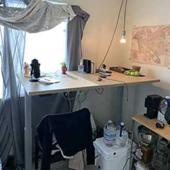 Dmitrius Rodriguez's desk set-up
