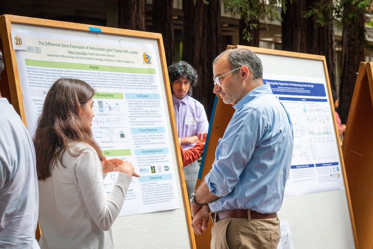 UC Santa Cruz student explaining research