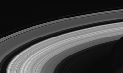 Saturn's rings offer insight into planet's rotation rate