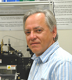 Moore Foundation awards $3.7 million in additional funding for UCSC ocean scientist Jonathan Zehr