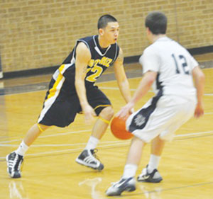 Men’s hoops: Half and half in Texas
