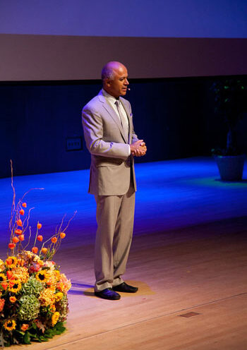 Best-selling author, doctor Abraham Verghese wows capacity crowd