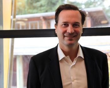 Alum’s high-finance career talk draws eager crowd