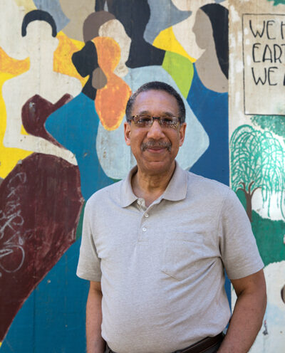 Alumnus takes students into Africa