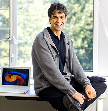 Astrophysicist Enrico Ramirez-Ruiz elected fellow of American Physical Society