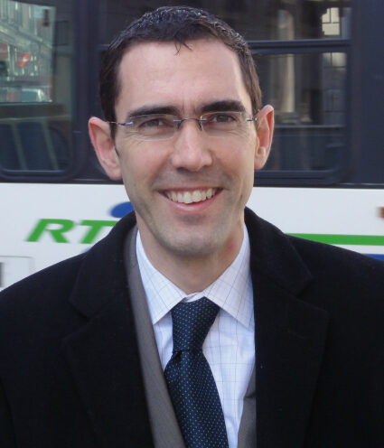 Global study of street networks reveals growing urban sprawl