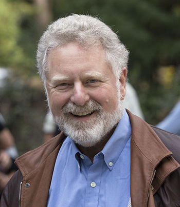 Biologist Daniel Costa receives Outstanding Faculty Award