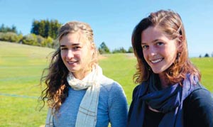 Senior marine biology majors Hannah Perlkin and Emily Tucker (photo by Carolyn Lagattuta)