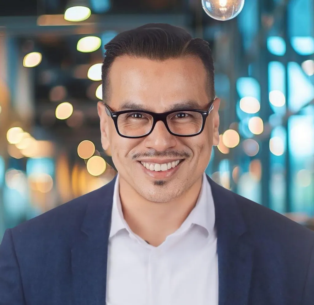 headshot of Omar Galvez