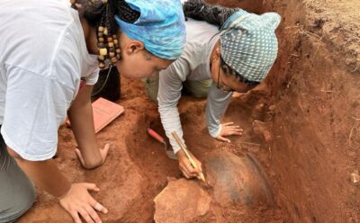 Maddy Aubey (UCLA) and Dominique Blount (Howard University) excavating a medieval trash pit.