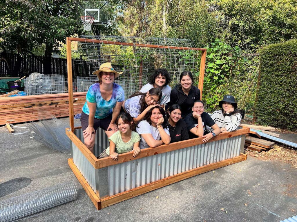 Alexie Leauthaud group photo with students.