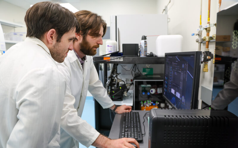 Brain organoids can be trained to solve a goal-directed task