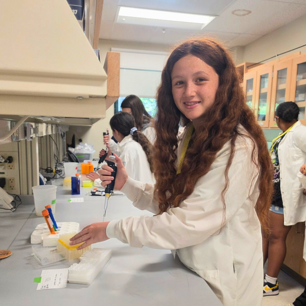 A GIE participant pipettes in a UC Santa Cruz lab.