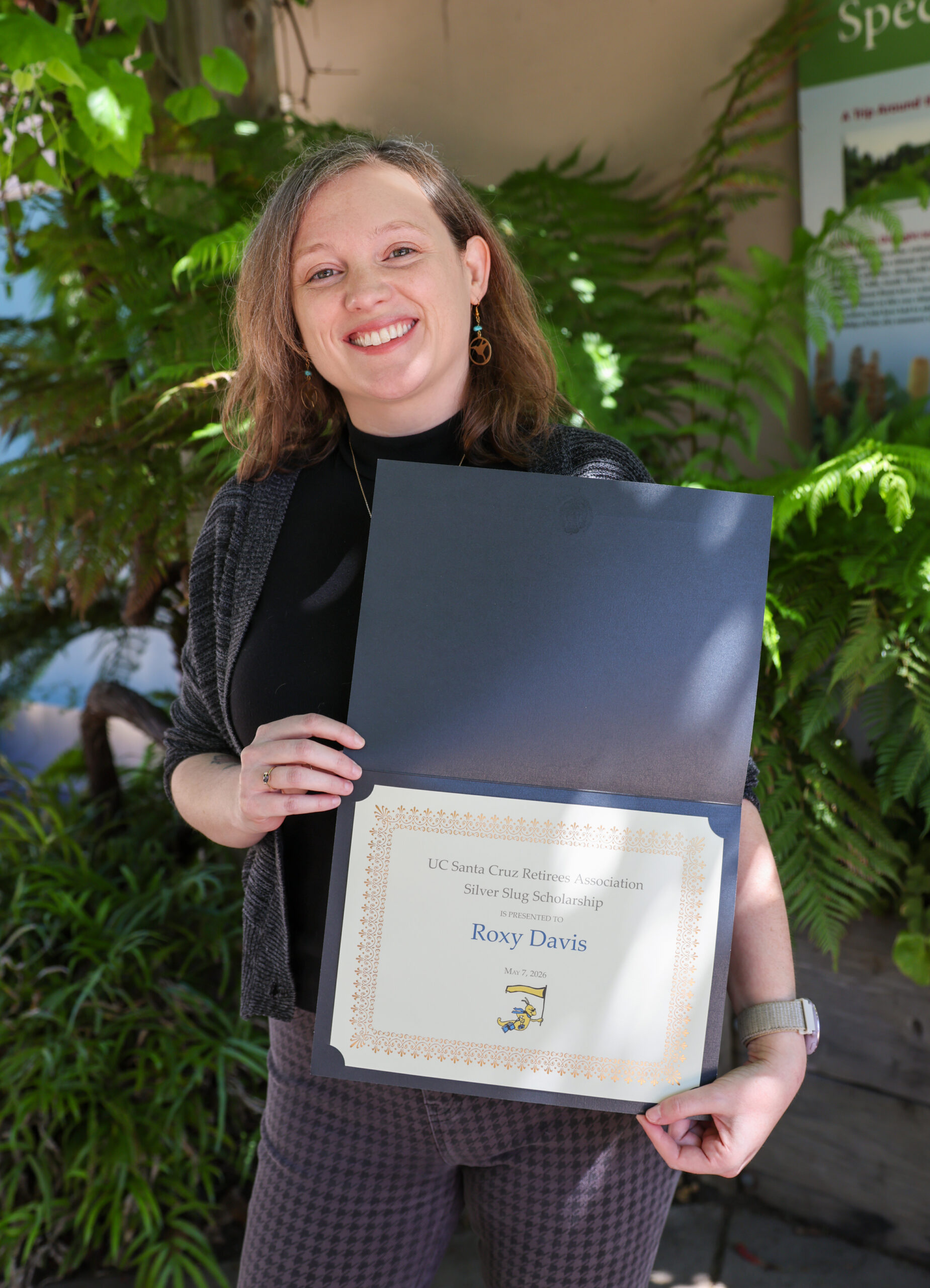 Roxy Davis holds a certificate from the Retirees Association Scholarship Event